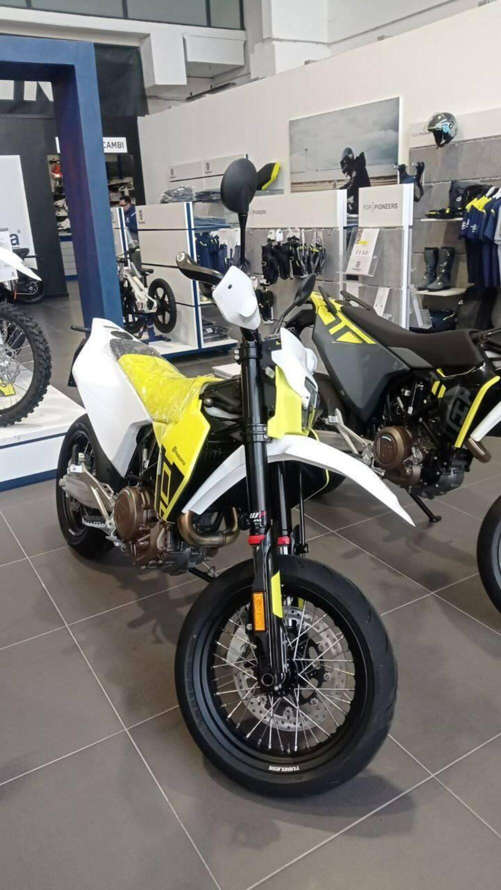 Husqvarna 701 Supermoto (2026) (3)