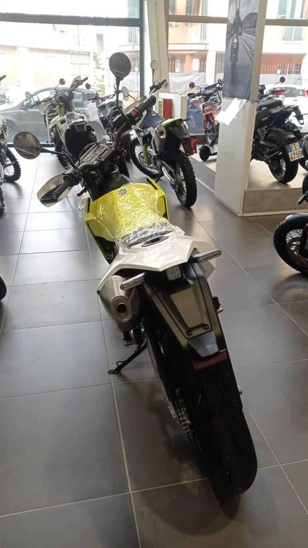 Husqvarna 701 Supermoto (2026) (5)