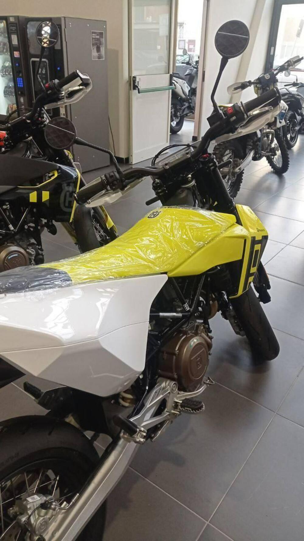 Husqvarna 701 Supermoto (2026) (4)