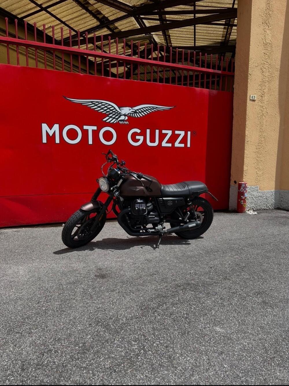 Moto Guzzi V7 III Stone Night Pack (2019 - 20) (3)