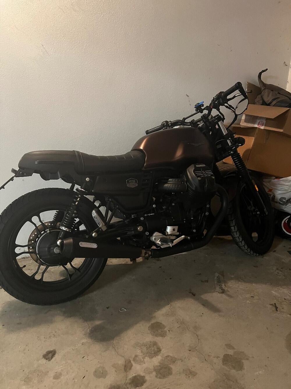 Moto Guzzi V7 III Stone Night Pack (2019 - 20) (5)