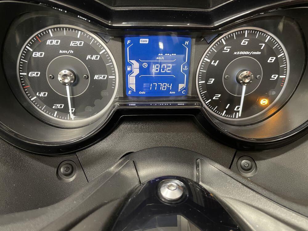 Yamaha X-Max 300 Tech Max (2020) (2)