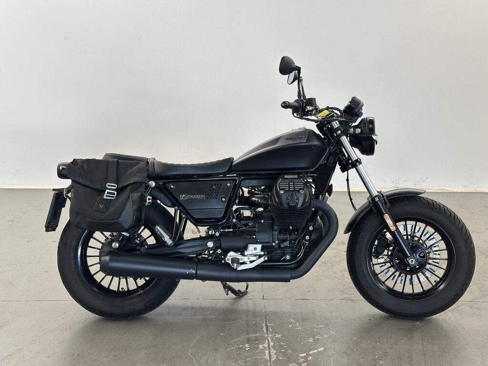 Moto Guzzi V9 Bobber (2021 - 25) (3)