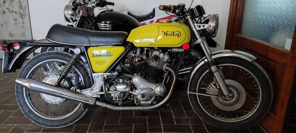 Norton Commando 750 Combact  (2)
