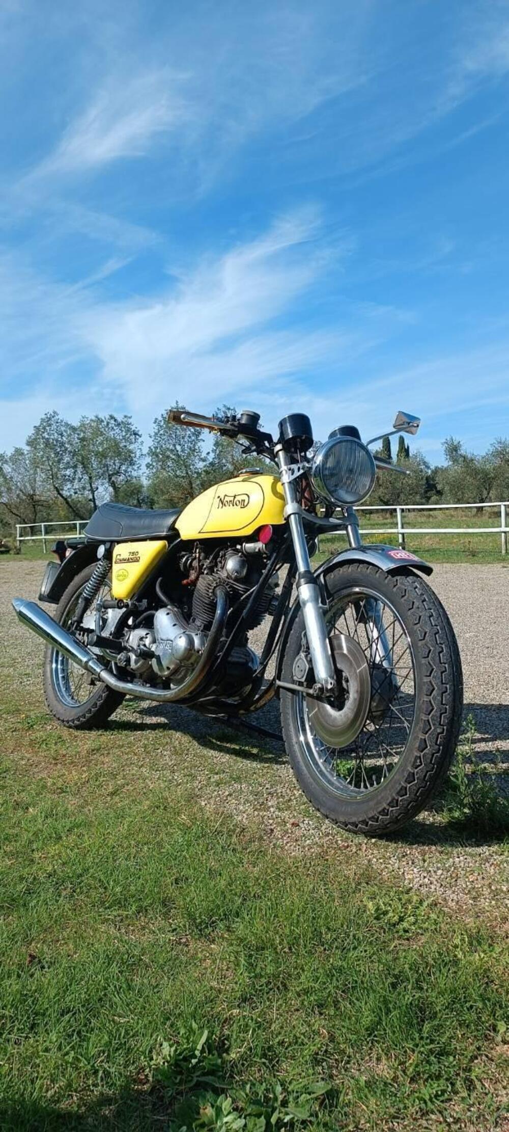 Norton Commando 750 Combact  (3)