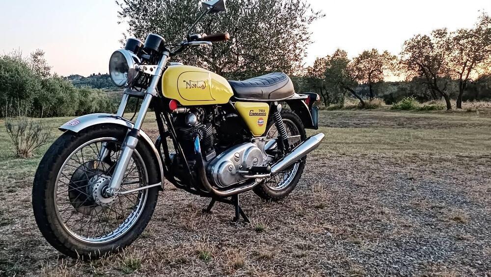 Norton Commando 750 Combact  (8)