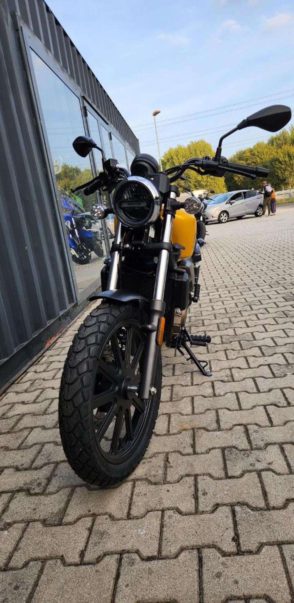 QJ Motor SRV 125 (2025 - 26) (5)