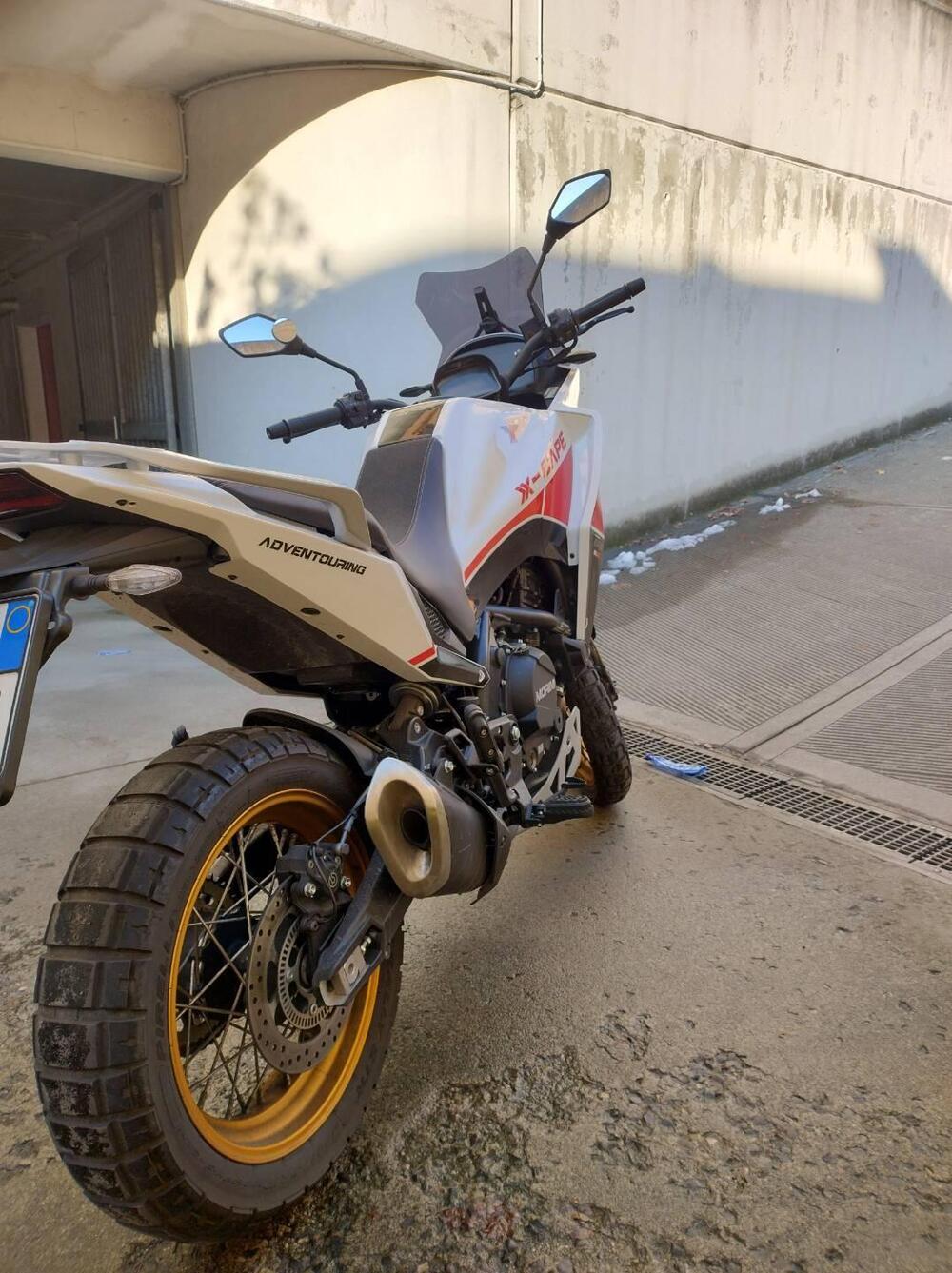 Moto Morini X-Cape 650 Gold Wheels Edition (2022 - 26) (3)