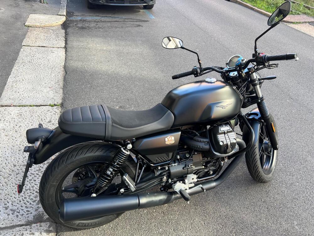 Moto Guzzi V7 Stone (2021 - 24)