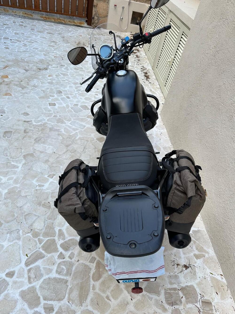 Moto Guzzi V7 Stone (2021 - 24) (7)