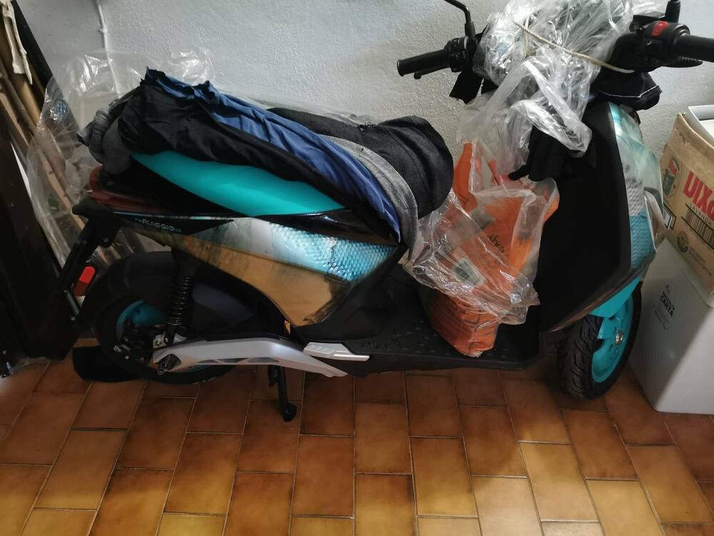 Piaggio 1 Active Feng Chen Wang (2022 - 24) (2)