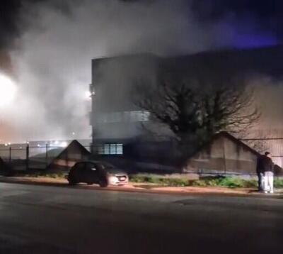 Stellantis, incendio nello stabilimento di Pratola Serra: fiamme domate in pochi minuti, nessun ferito [VIDEO]