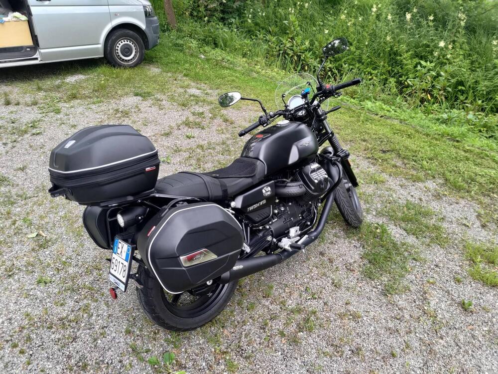 Moto Guzzi V7 Stone (2021 - 24) (2)