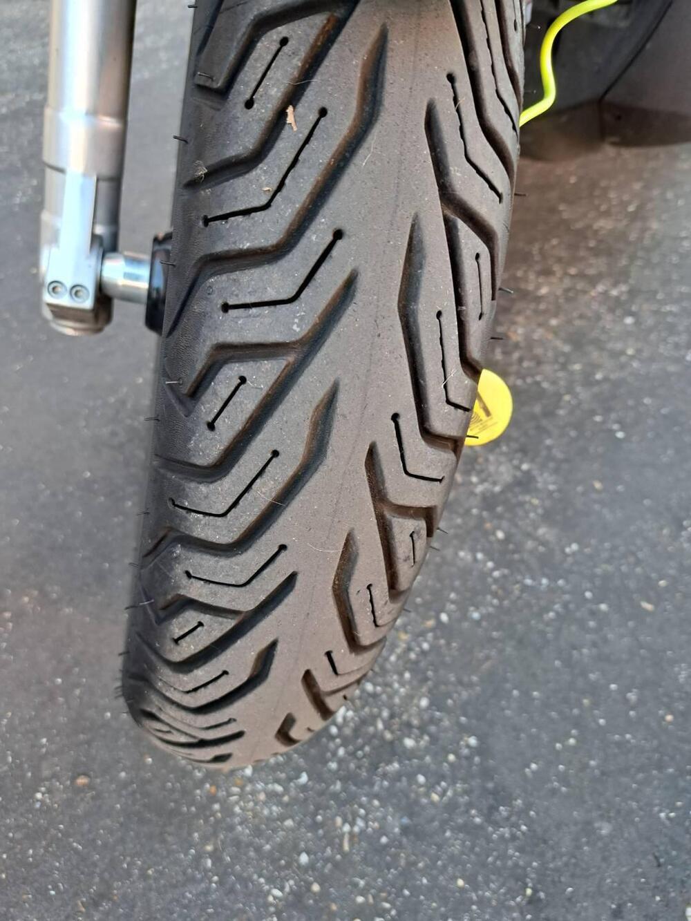 Piaggio Beverly 350 SportTouring ie ABS (2011 - 17) (9)