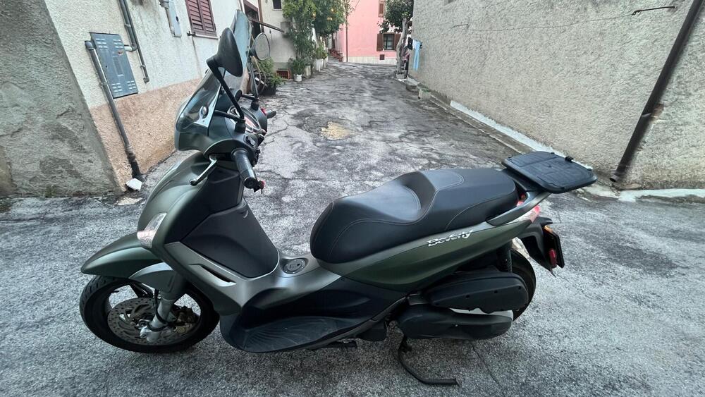 Piaggio Beverly 350 SportTouring ie ABS (2011 - 17) (2)