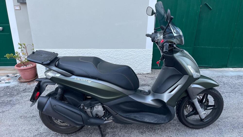 Piaggio Beverly 350 SportTouring ie ABS (2011 - 17) (3)