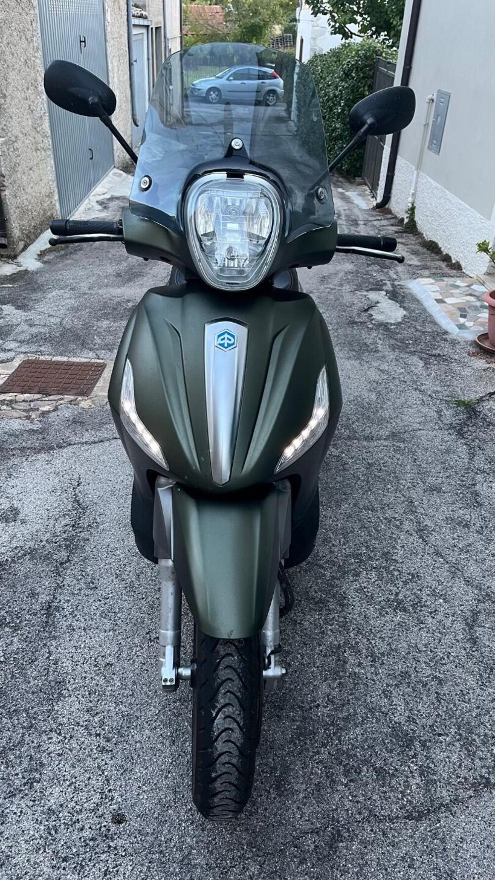 Piaggio Beverly 350 SportTouring ie ABS (2011 - 17) (4)