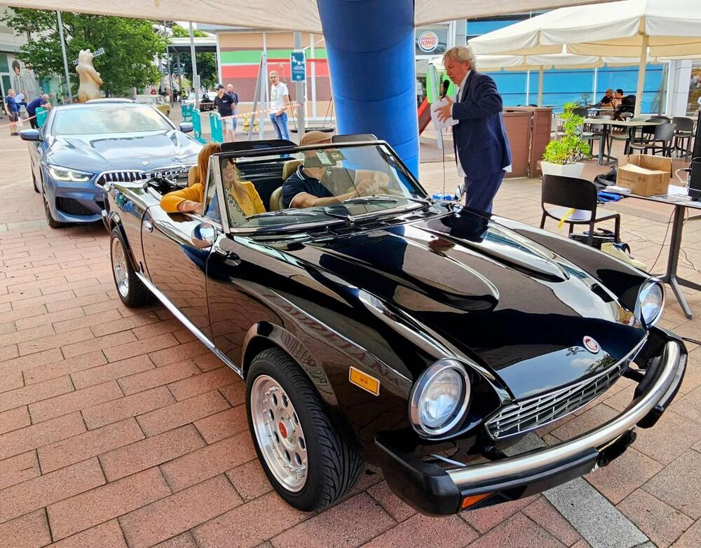 Fiat 124 Spider America d'epoca a Biella (2)