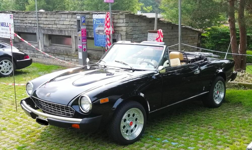 Fiat 124 Spider America d'epoca a Biella (6)