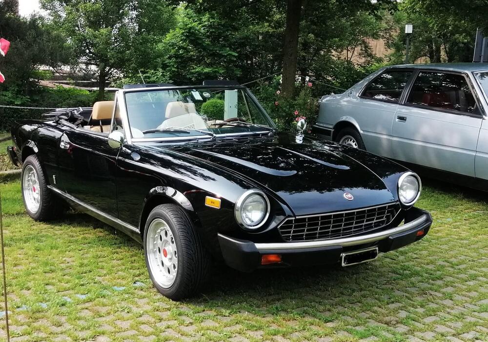 Fiat 124 Spider America d'epoca a Biella (7)