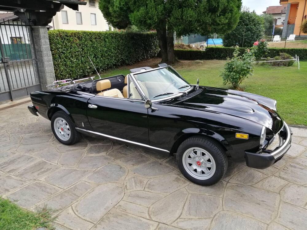 Fiat 124 Spider America d'epoca a Biella (16)