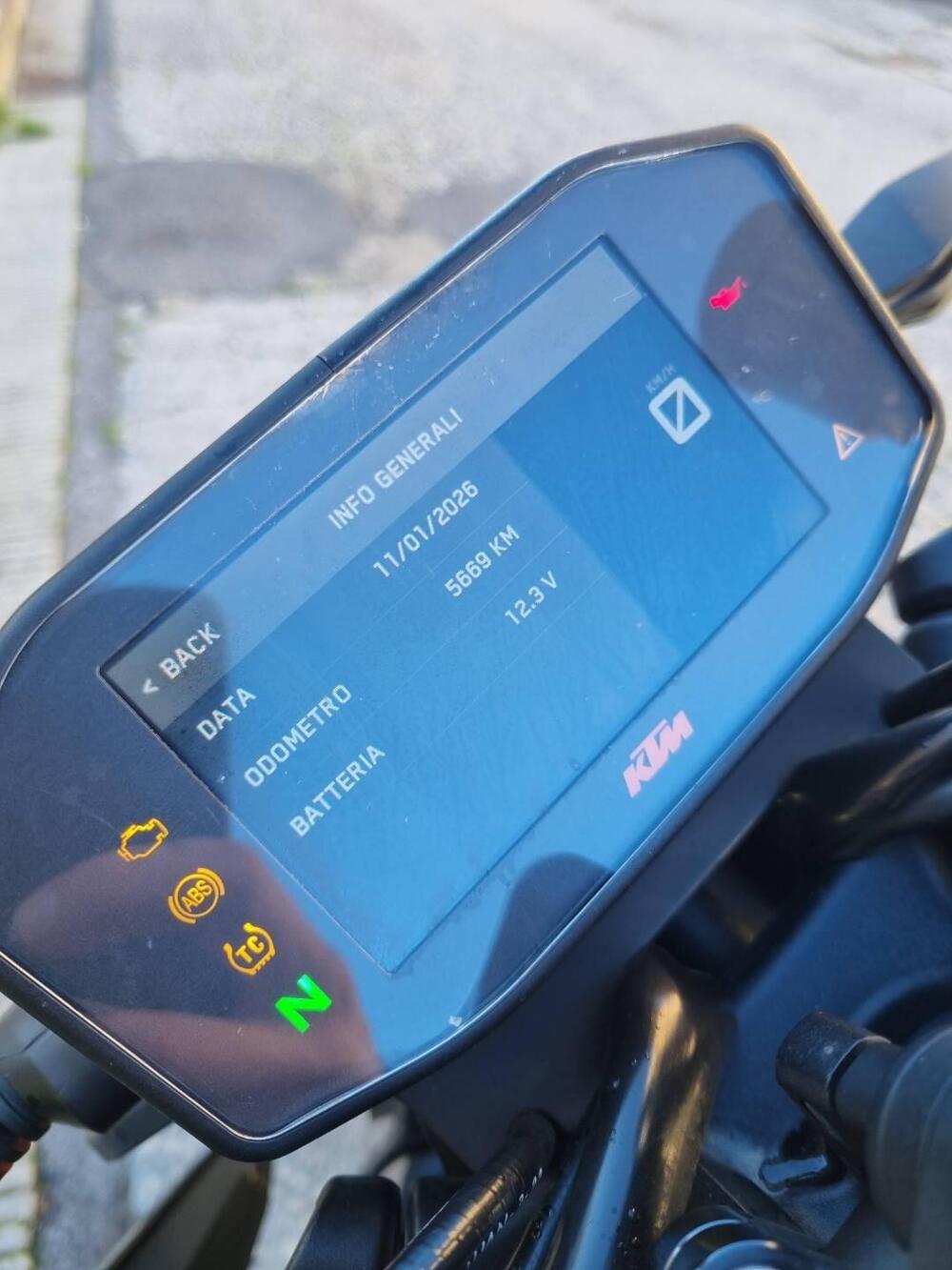 KTM 890 Duke R (2022 - 23) (8)