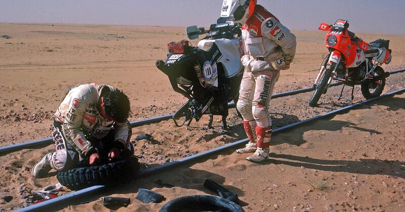 Dakar 2026. T7 BIS. Per fortuna c&rsquo;&egrave; ancora qualcuno che non fa finta di niente e tira dritto [VIDEO]