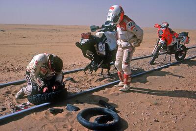 Dakar 2026. T7 BIS. Per fortuna c&rsquo;&egrave; ancora qualcuno che non fa finta di niente e tira dritto [VIDEO]