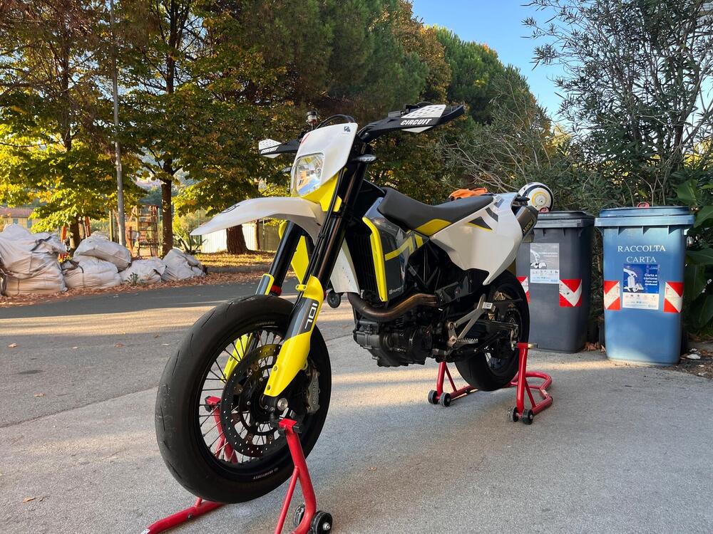 Husqvarna 701 Supermoto (2022)