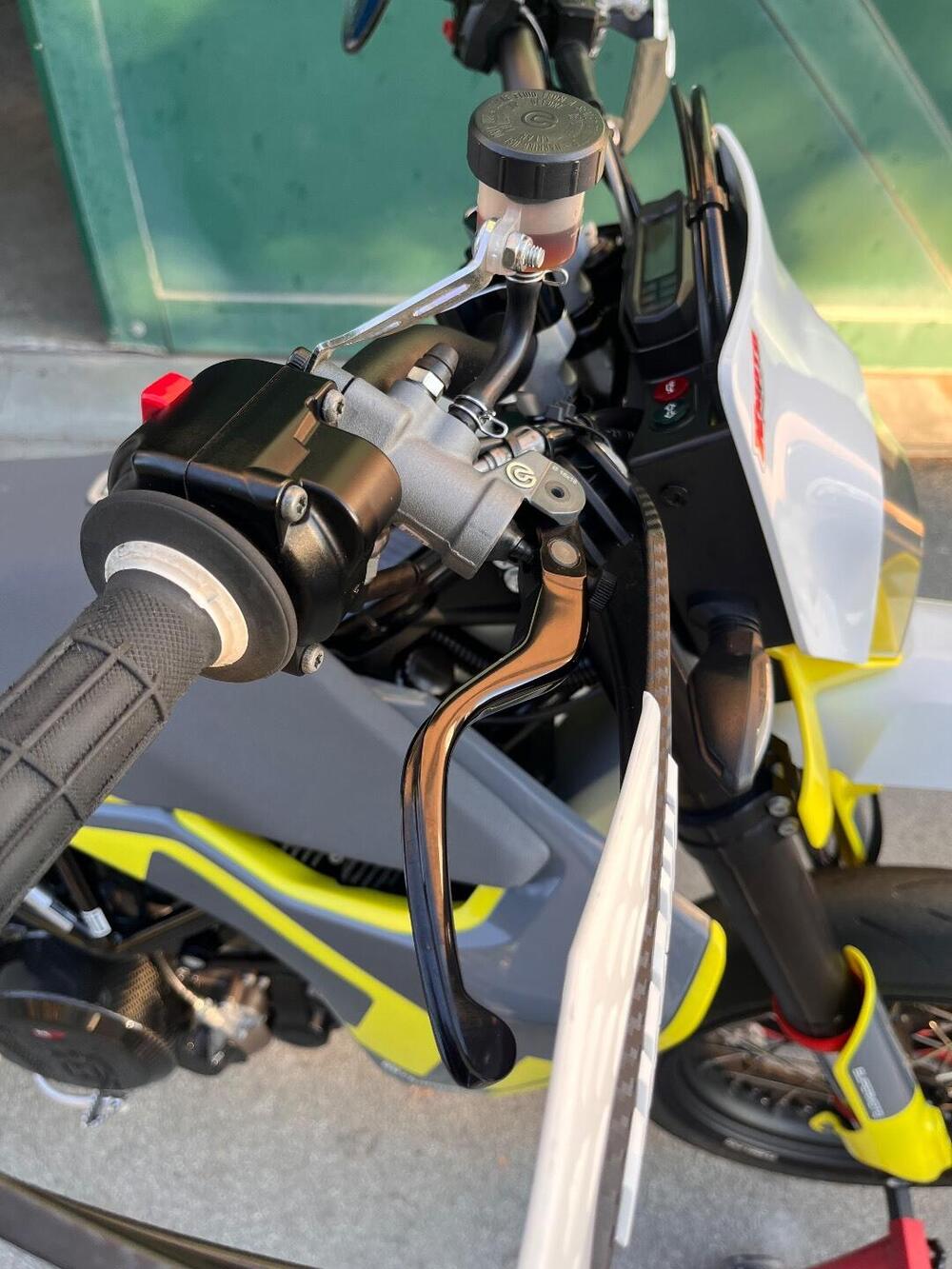 Husqvarna 701 Supermoto (2022) (2)