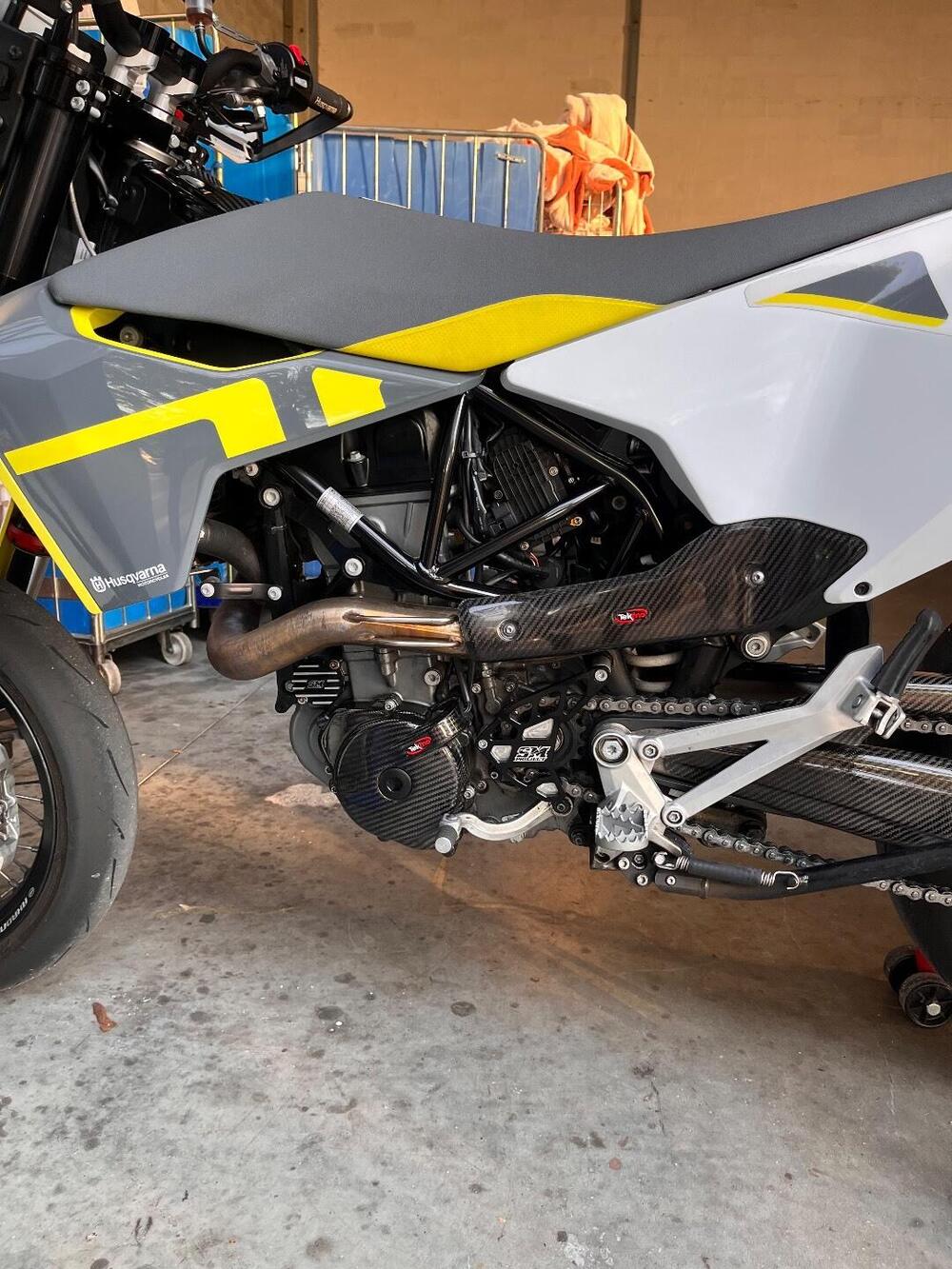 Husqvarna 701 Supermoto (2022) (8)
