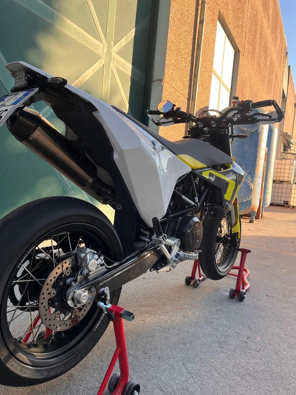 Husqvarna 701 Supermoto (2022) (9)