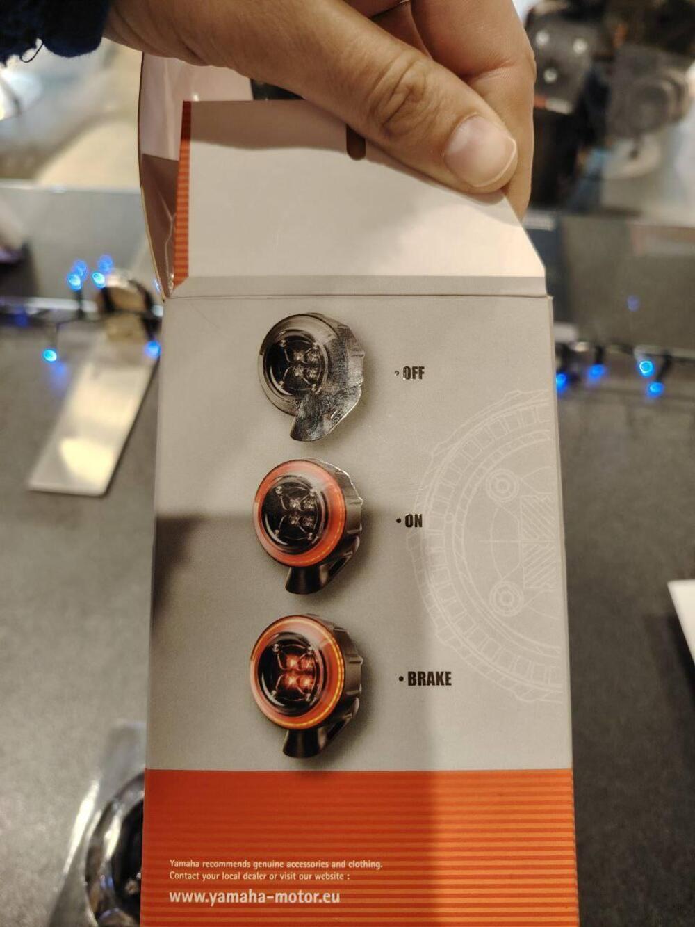 Fanale posteriore YAMAHA XSR700 (2)