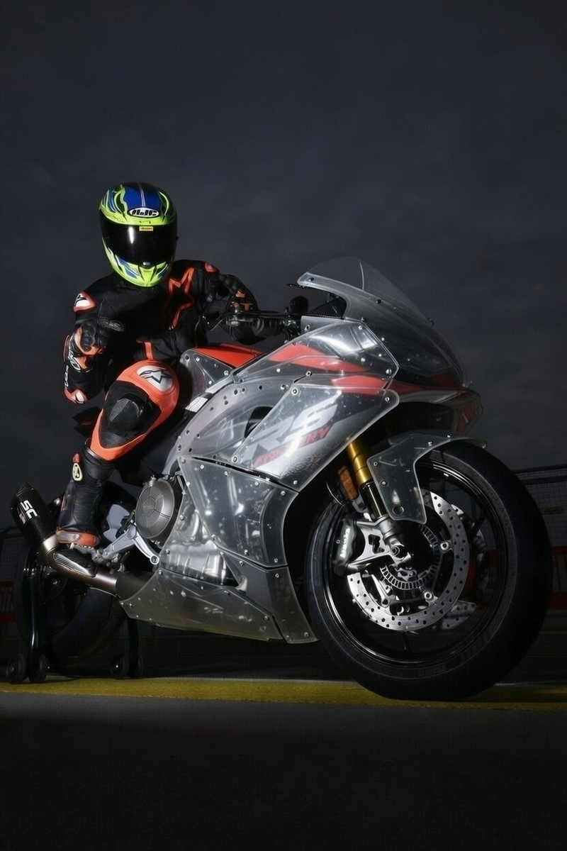 La nostra Aprilia RS 660 Factory trasparente (immagine generata con AI)