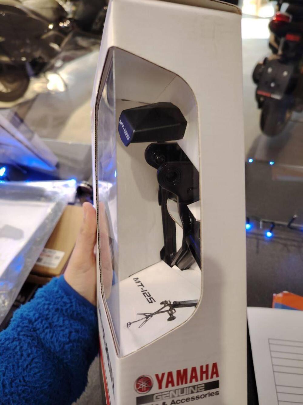 Porta targa sportivo per YAMAHA MT-125 2021 (2)