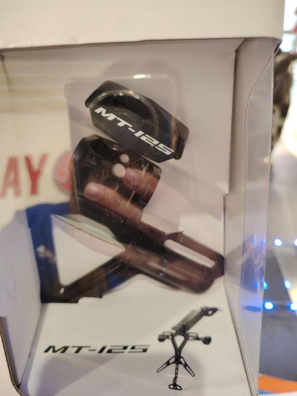 Porta targa sportivo per YAMAHA MT-125 2021 (3)