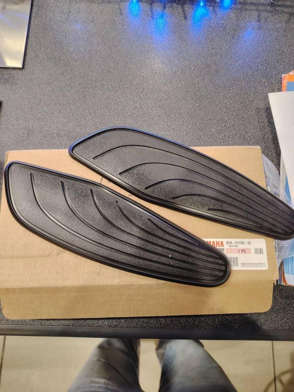 Protezione serbatoio per YAMAHA XSR700 (2)