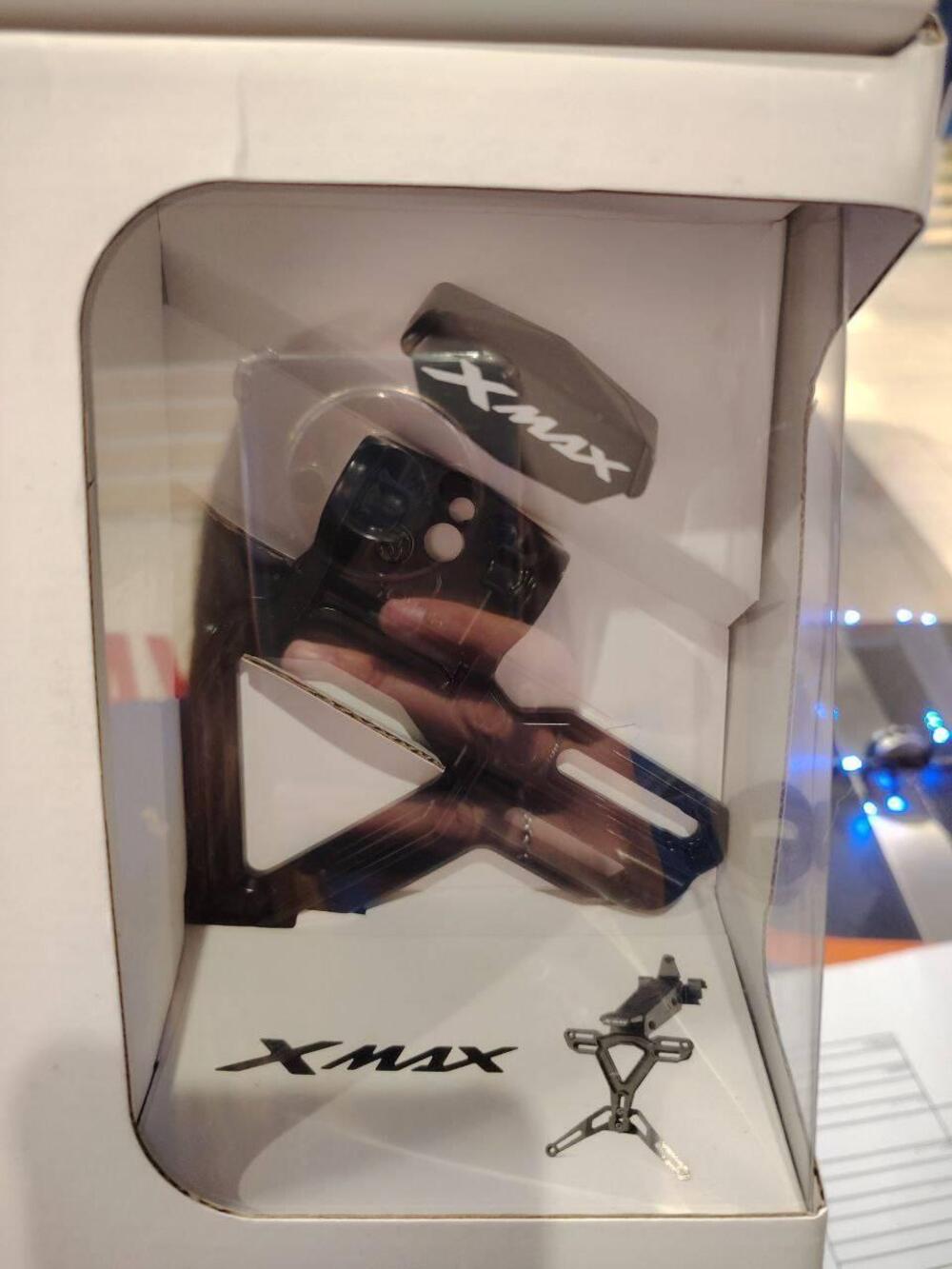 Porta targa sportivo per YAMAHA XMAX 2023 (3)