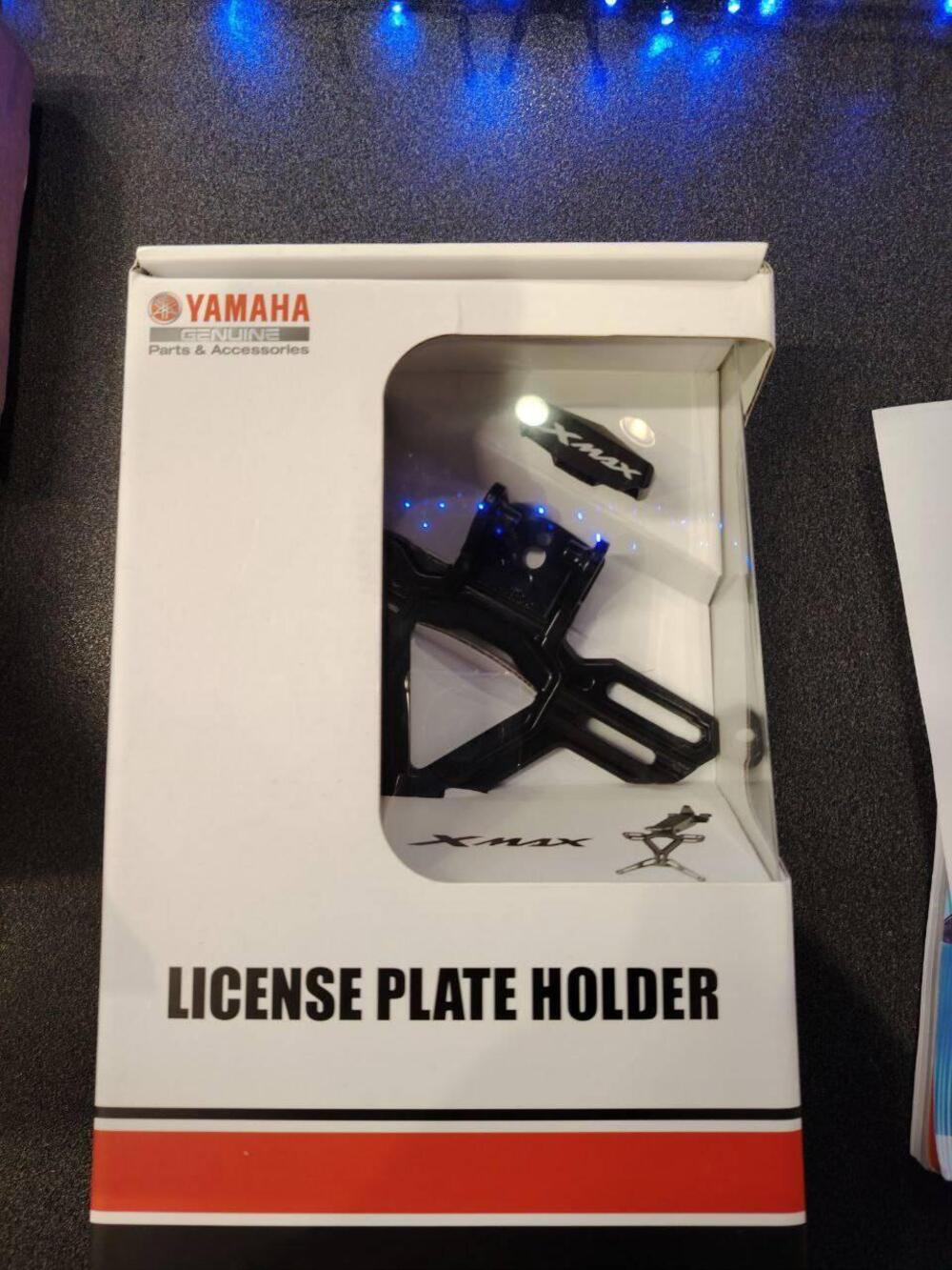 Porta targa sportivo per YAMAHA XMAX 2023