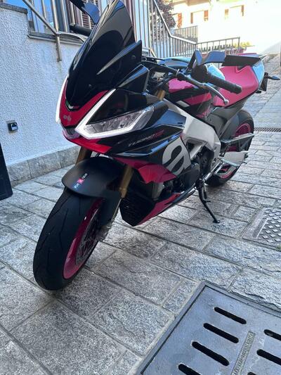 Aprilia Tuono V4 Factory (2021 - 24) usata