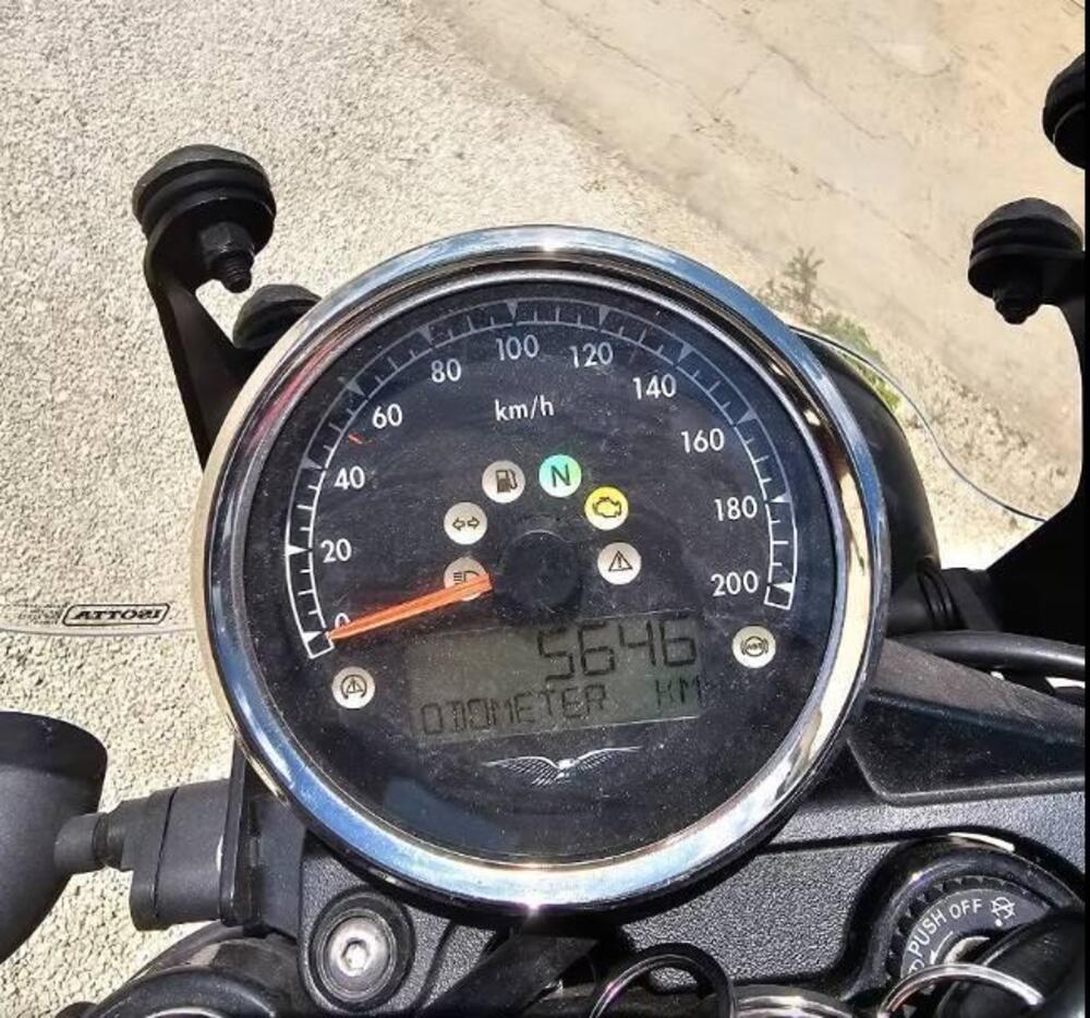Moto Guzzi V7 III Stone (2017 - 20) (3)