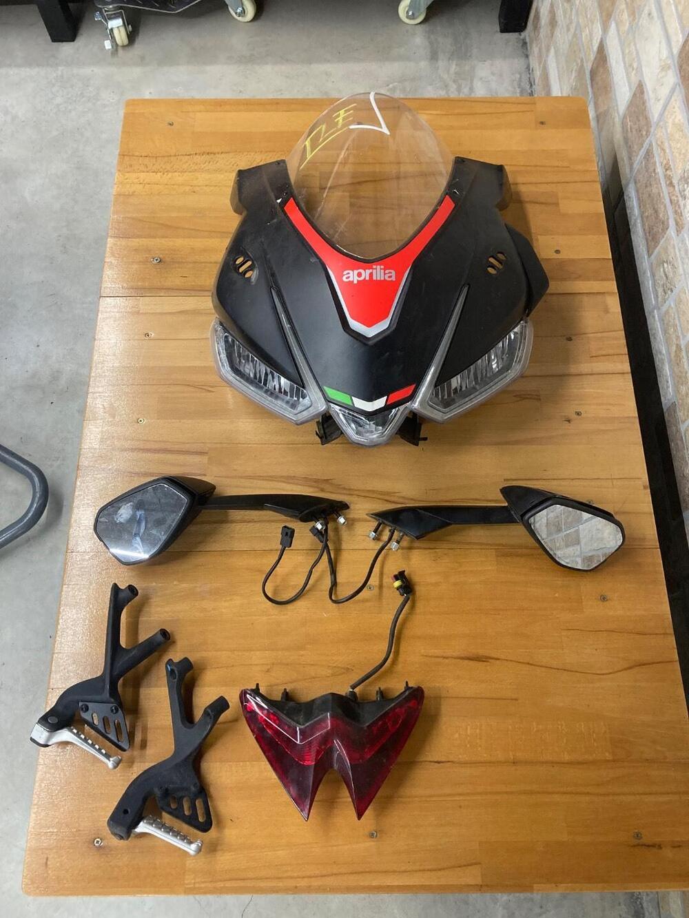 Aprilia RSV4 1100 Factory (2021 - 24) (6)