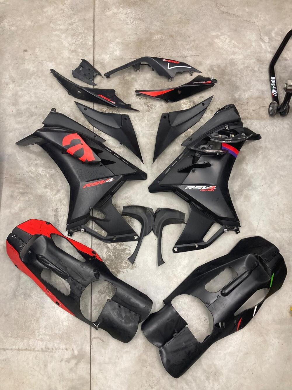 Aprilia RSV4 1100 Factory (2021 - 24) (7)