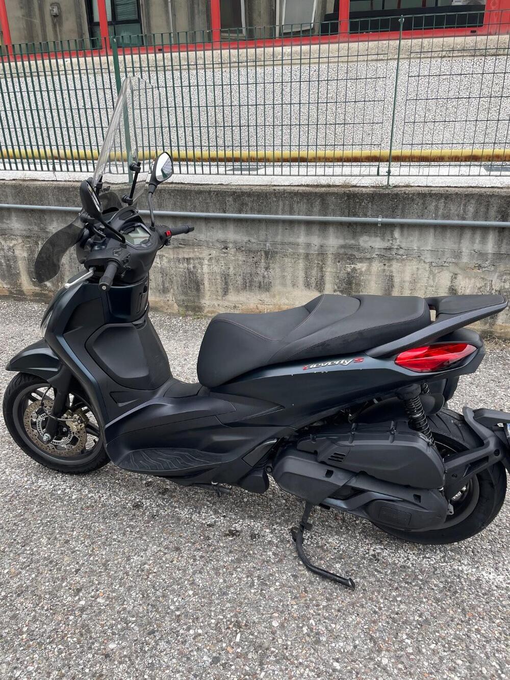 Piaggio Beverly 400 S ABS-ASR (2021 - 24) (2)