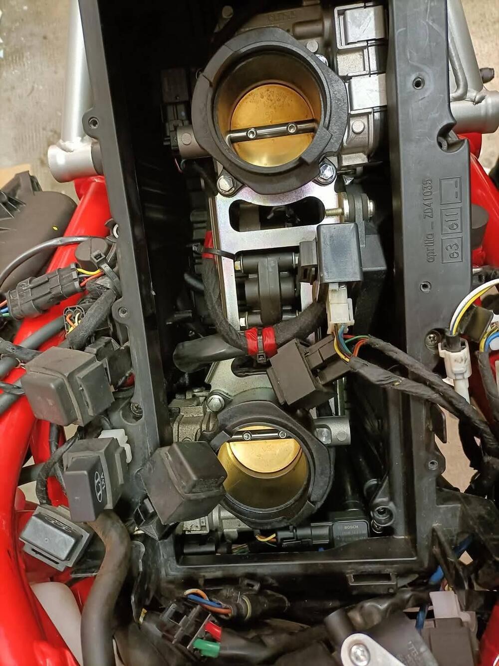 Aprilia Dorsoduro 750 Factory (2010 - 13) (11)