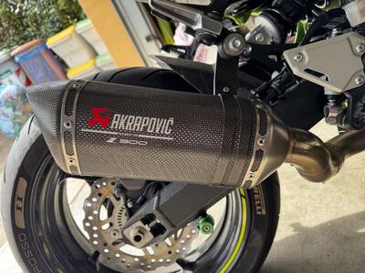 Terminale akrapovic carbonio