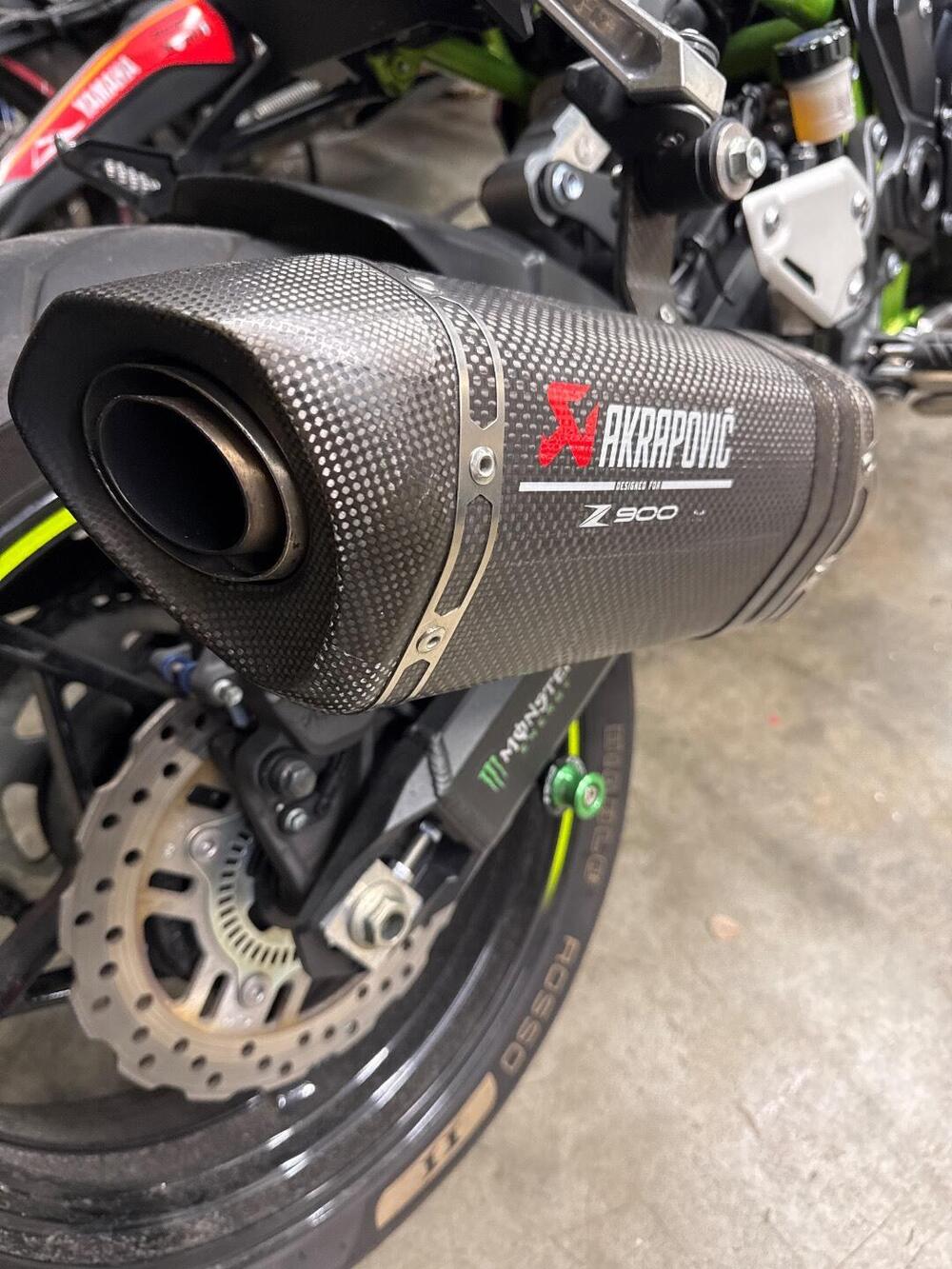 Terminale akrapovic carbonio (2)