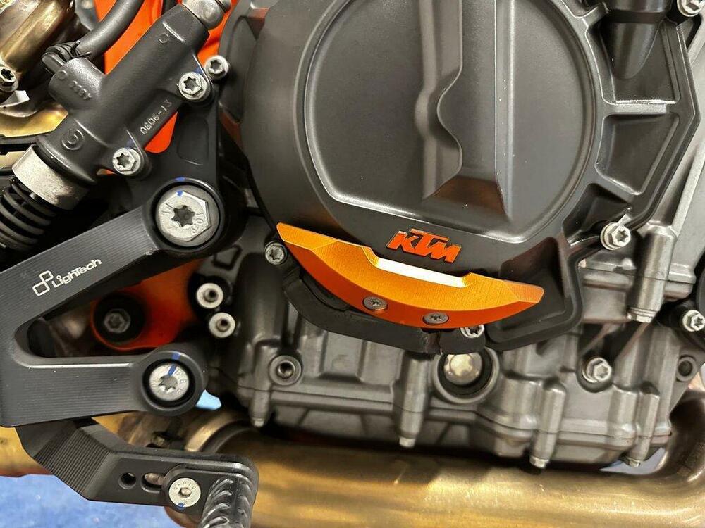 KTM 890 Duke R (2020) (14)