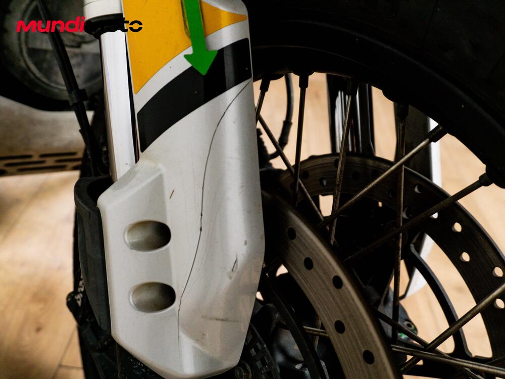 Moto Guzzi V85 TT Evocative Graphics (2021 - 23) (13)