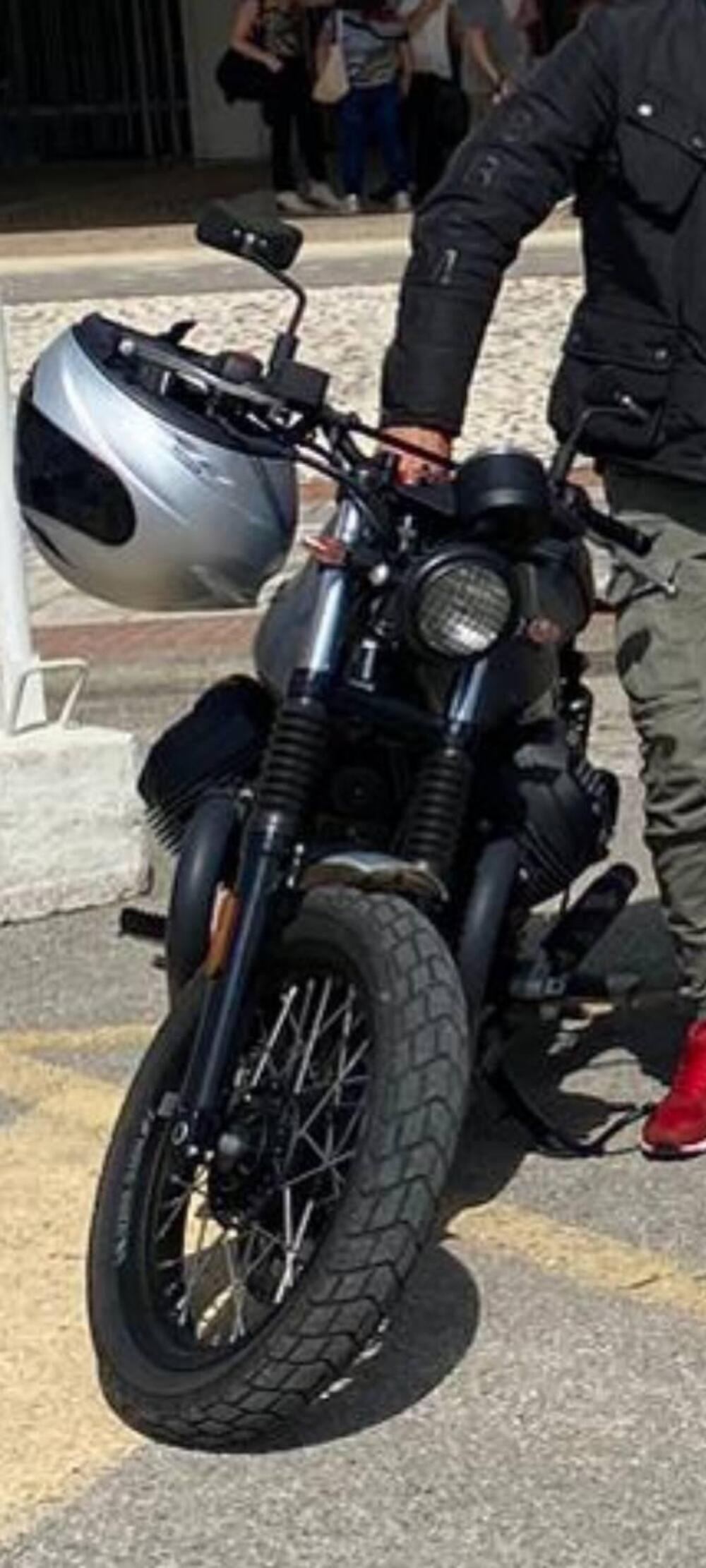 Moto Guzzi V7 III Rough (2018 - 20) (4)